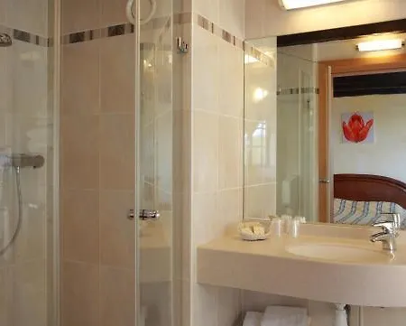 ホテル Restaurant Pere Benoit 3*