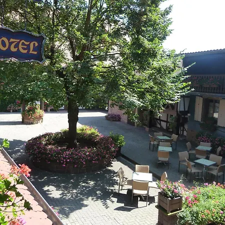 ホテル Restaurant Pere Benoit 3*